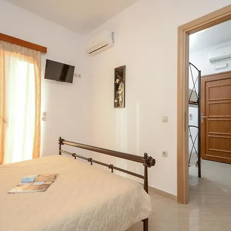 Mateus 2 * Plaka (Naxos)