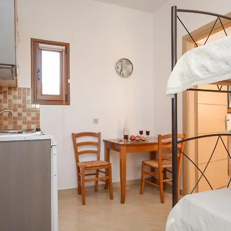 Mateus 2 Plaka (Naxos)