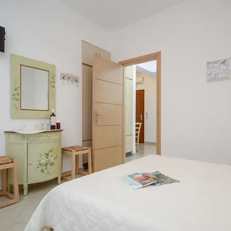 Mateus 2 Plaka (Naxos)